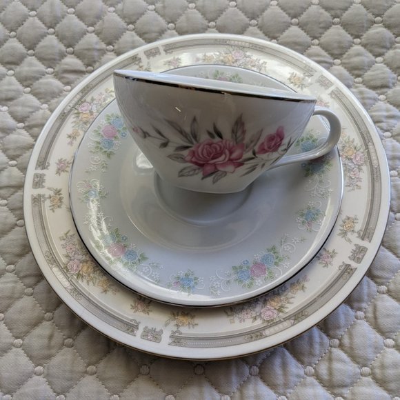 Vintage Floral Mismatched Fine China Tea Party Serving 3 Piece Set - Picture 1 of 12